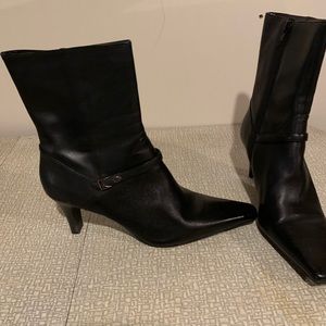 Women’s black boot